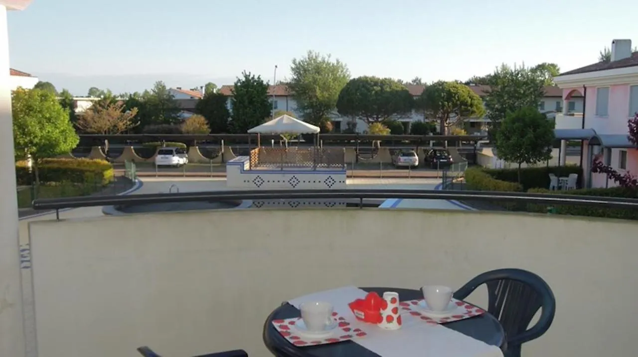 Charming Flat With Swimming Pool - Beahost Apartment Bibione Italy